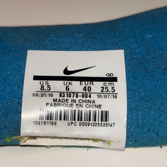 Nike Black and White Knit Sneakers - Picture 8 of 9